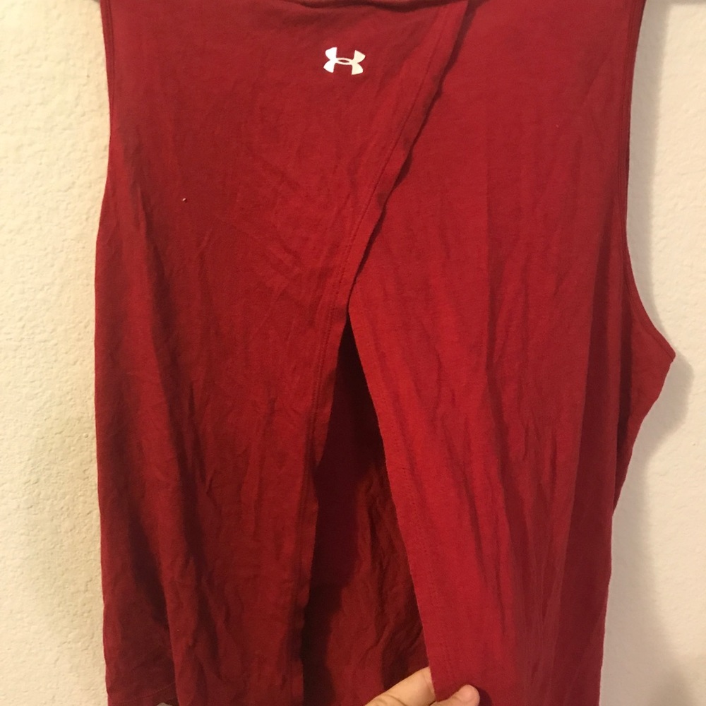 Workout top - Picture 2 of 3